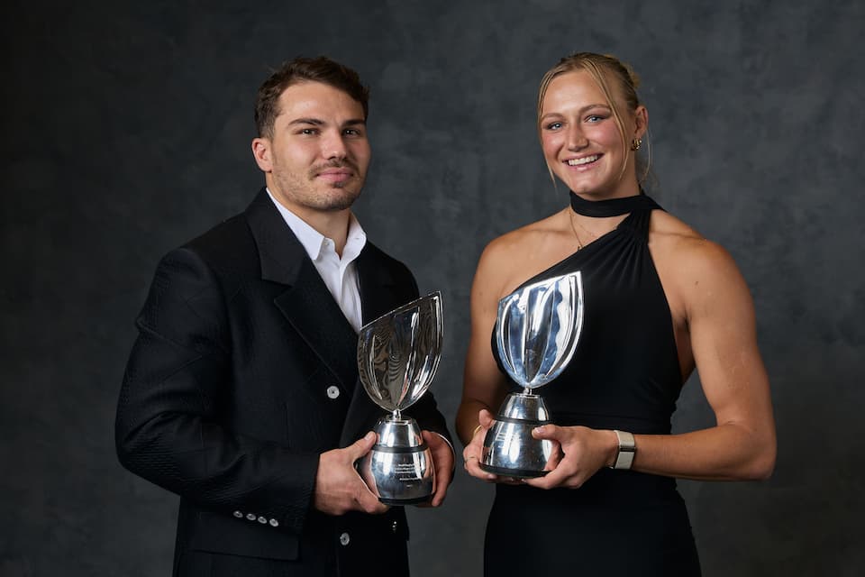 France's Antoine Dupont and Australia's Maddison Levi claimed the World Rugby Men's and Women's Sevens Player of the Year